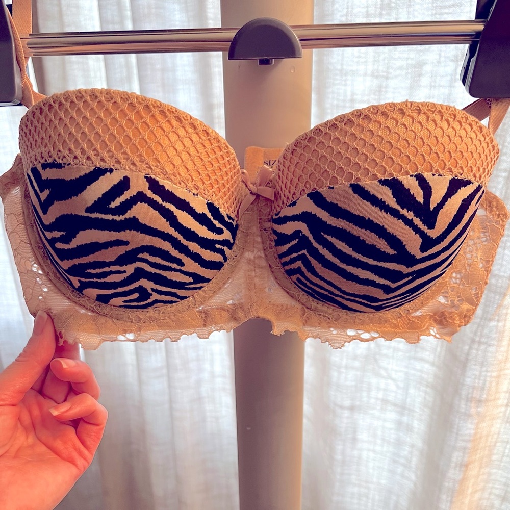 Leopard bra with underwires. 34B. Padded. Mesh back. Sexy.